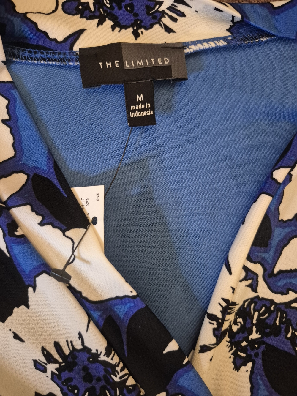 The Limited Blue and White Floral 3/4 Sleeve Wrap Dress Medium - Picture 7 of 9